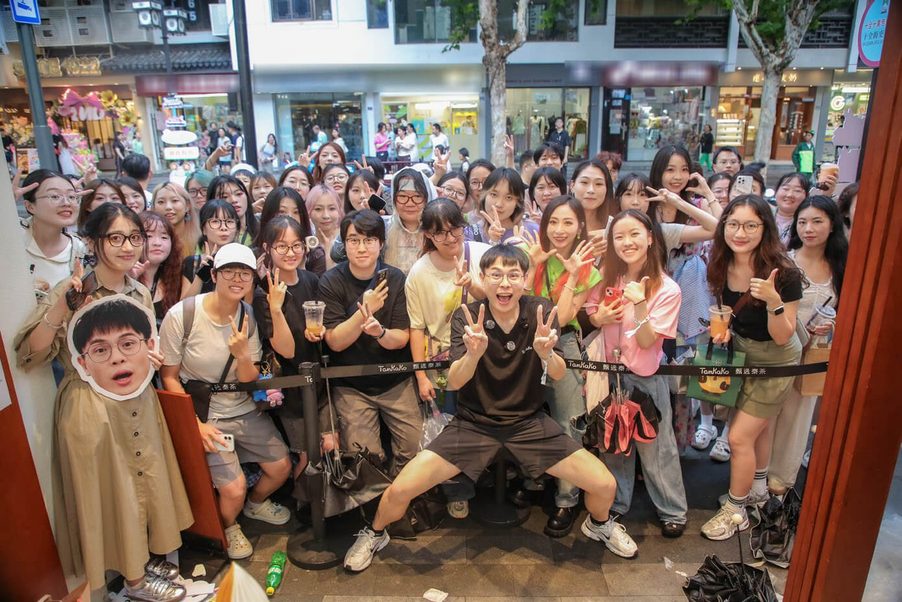 Fan crowd